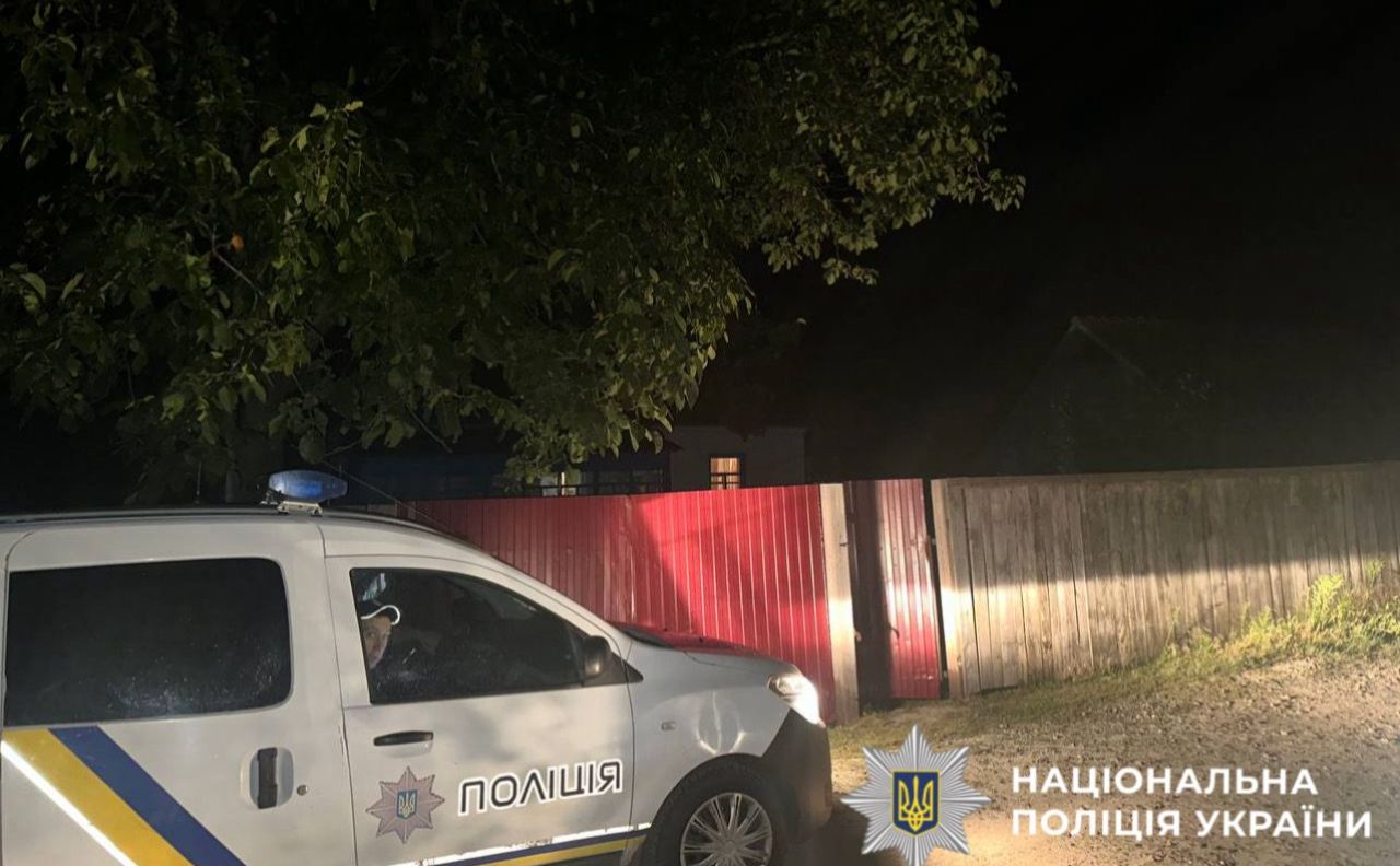 Поліція біля будинку, де загинула маленька українка. Фото: Нацполіція