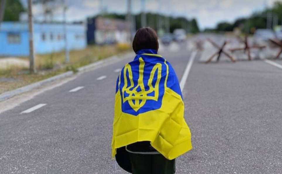Наразі дівчина перебуває поруч із рідними. Фото: Bring Kids Back UA