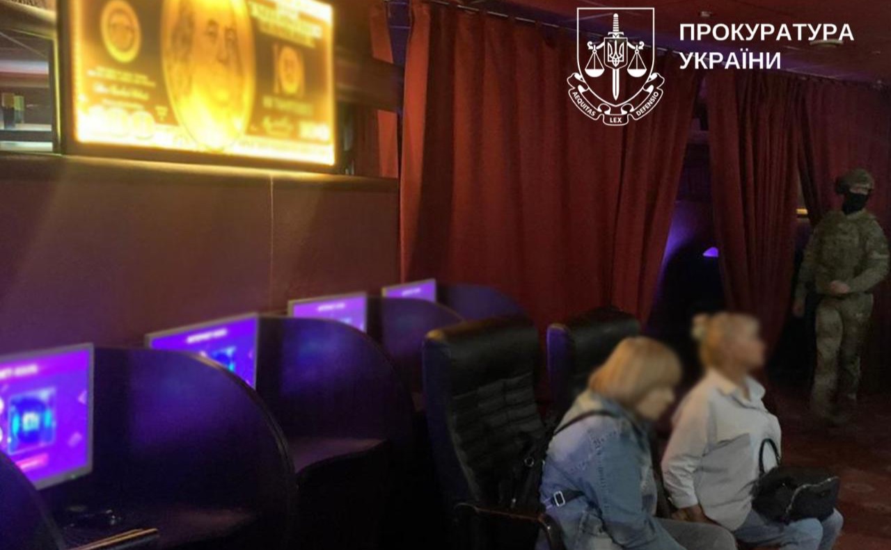 Заклади працювали у закритому форматі — доступ до них мали лише «свої» клієнти. Фото: прокуратура