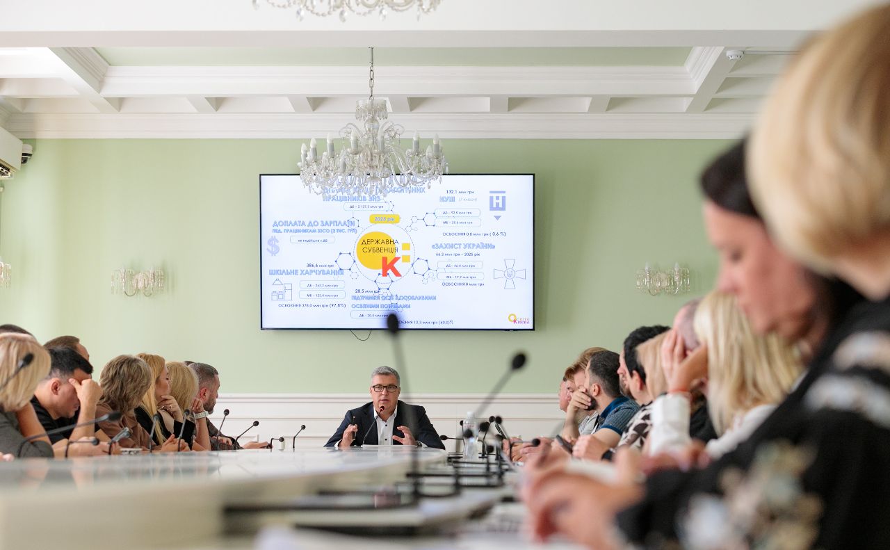 Валентин Мондриївський, заступник голови КМДА, депутат КМР (ід «УДАРу»), під час наради з головами районів. Фото: КМДА
