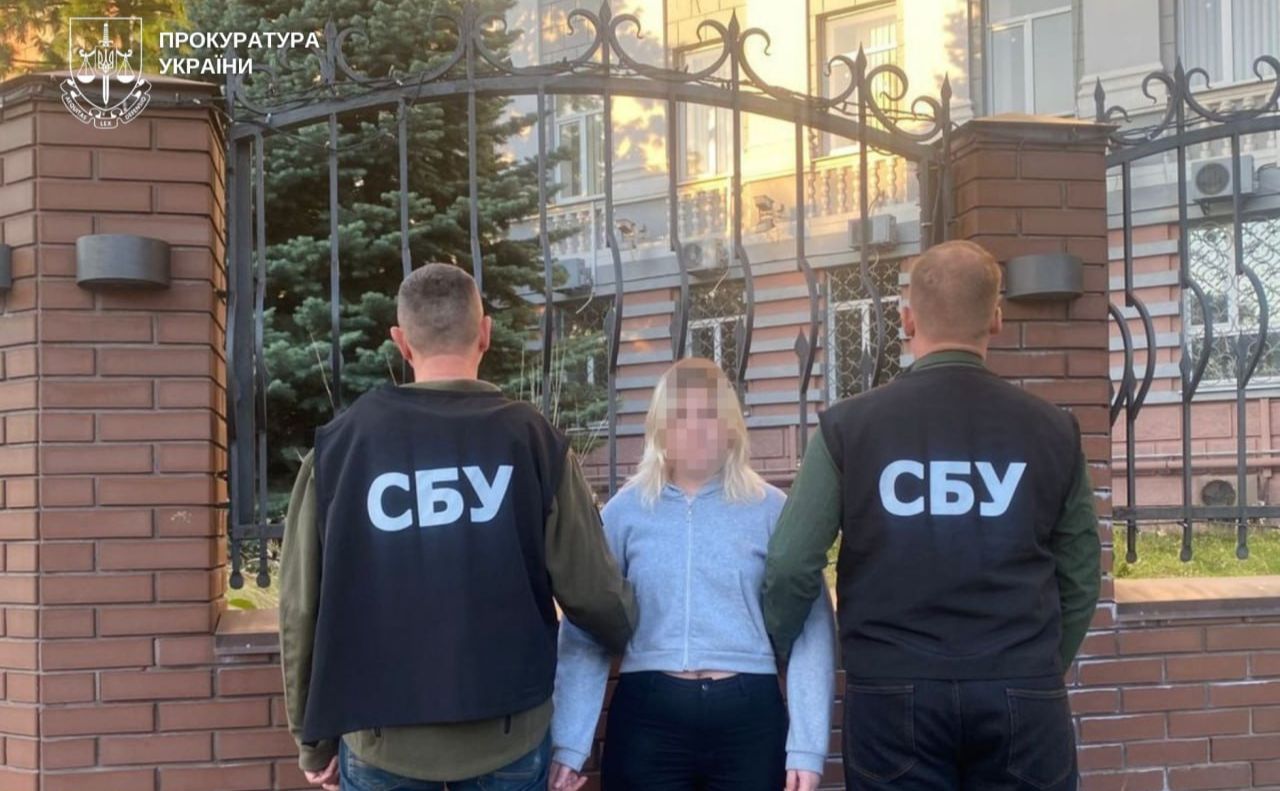 Зломисниця в руках СБУ. Фото: Офіс Генпрокурора