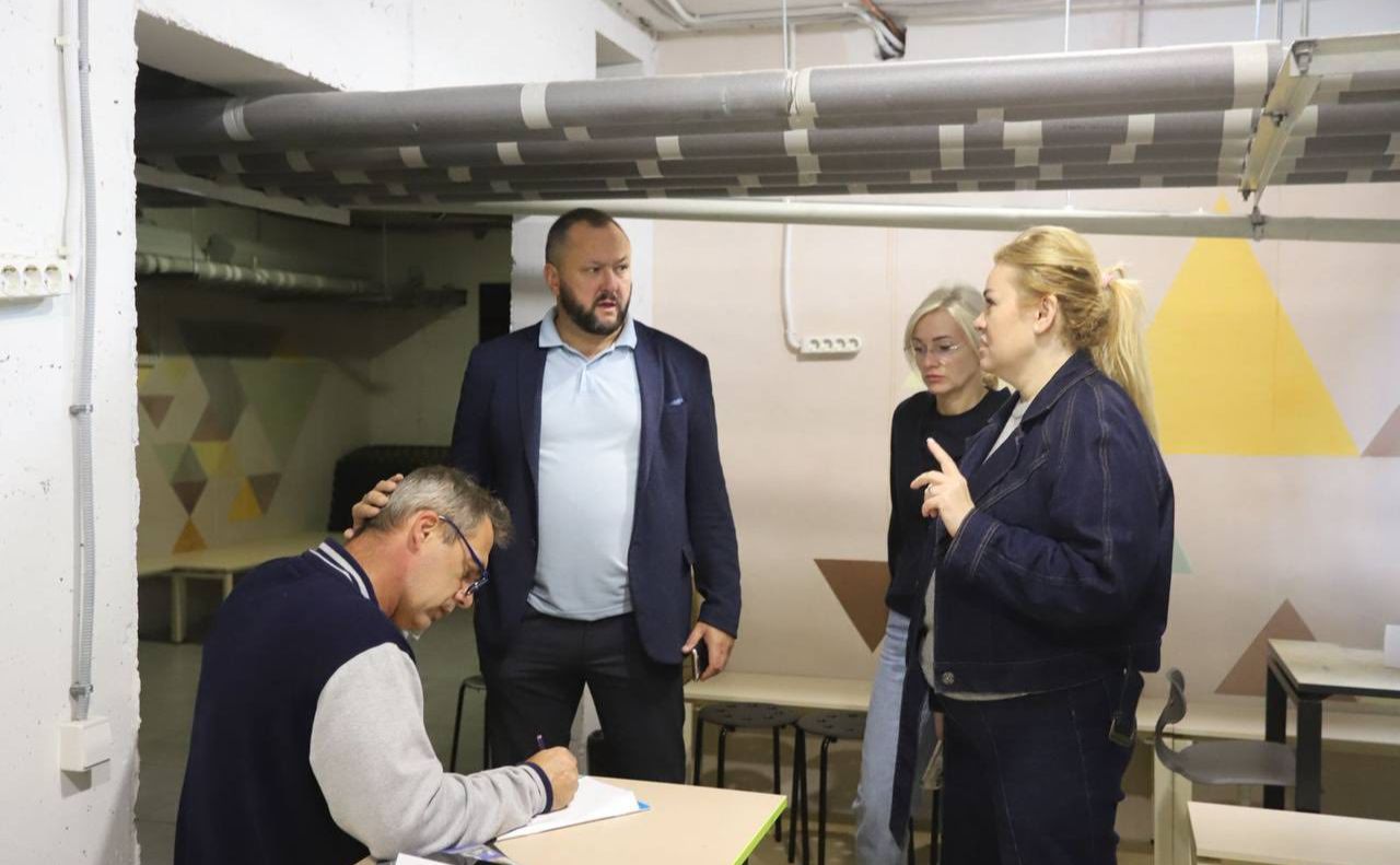 Представники районної влади Голосіївського району розповіли продопомогу мешканцям. Фото: Софія Дунаєвська