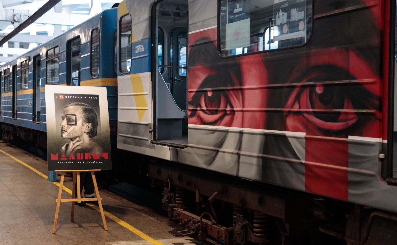 Артоб’єкт у київському метро, присвячений генію світового мистецтва. Фото: Любов Голуб’ятникова / КМДА