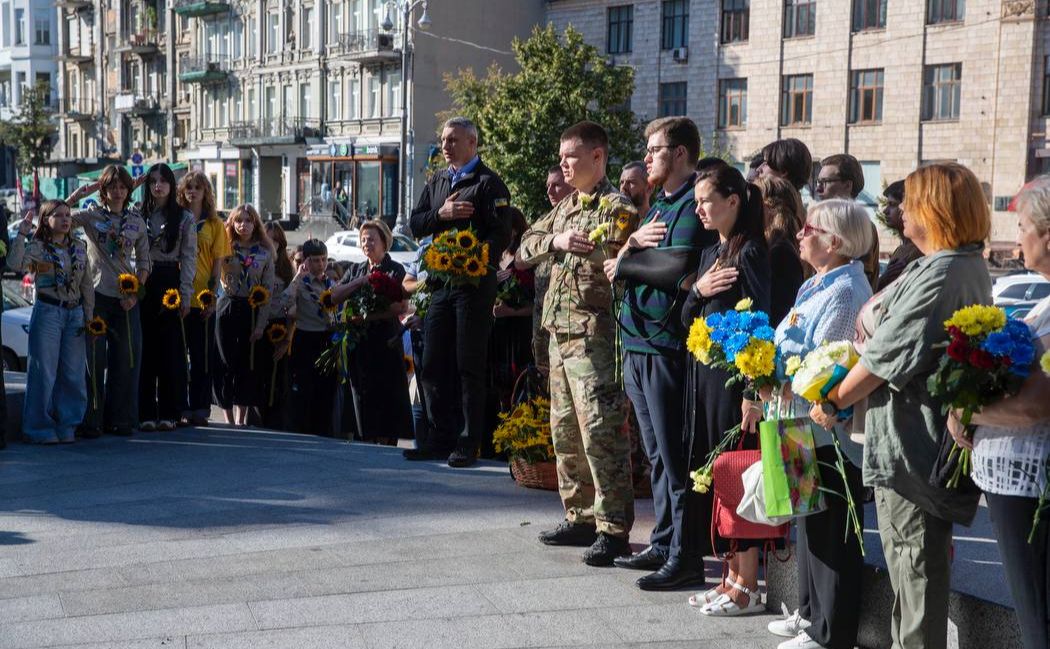 Вшанування памʼяті загиблих захисників і захисниць. Фото: тг-канал Віталія Кличка