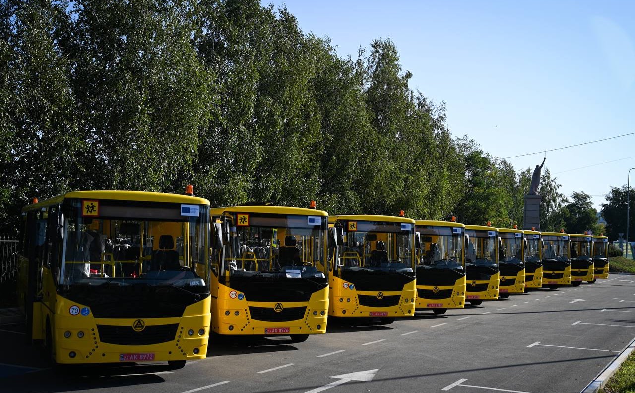 Автобуси відповідають усім вимогам безпеки та є інклюзивними. Фото: КОВА