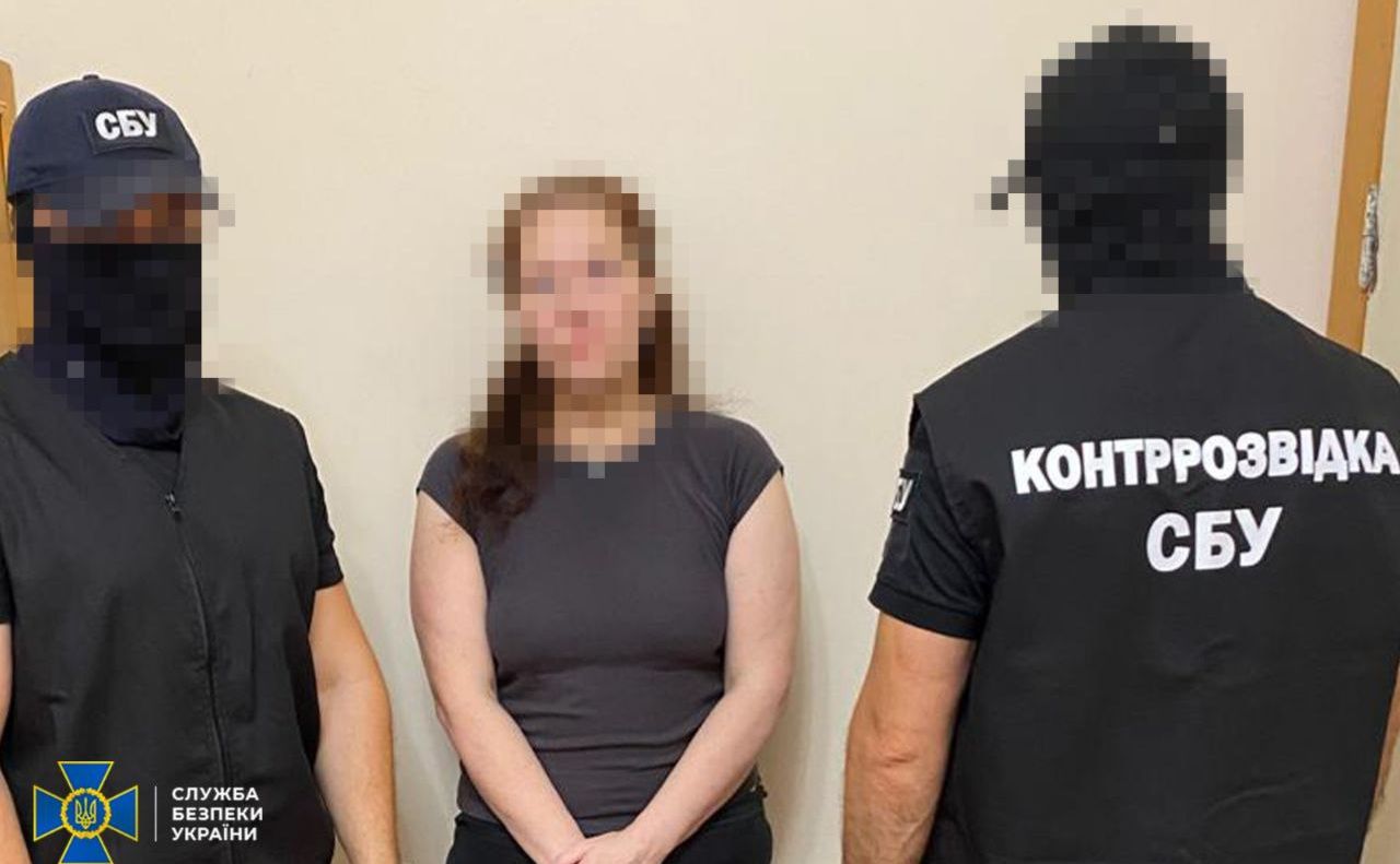 Одна з поплічниць ворога в руках СБУ. Фото: СБУ