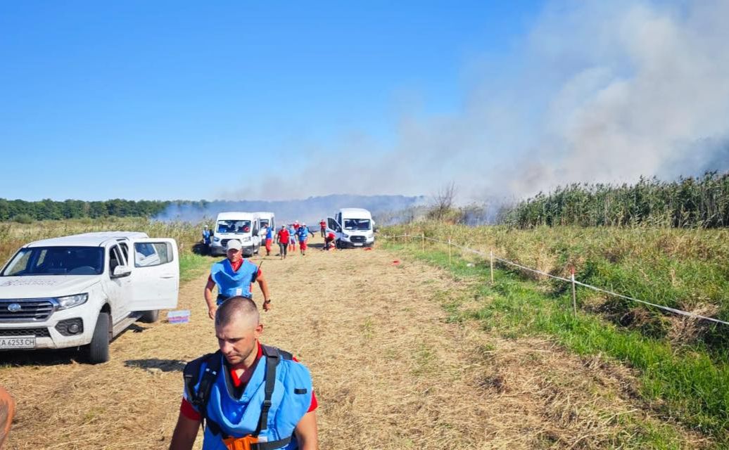 Неподалік місця прильоту російської ракети. Фото: Дмитро Брижинський (Фб)