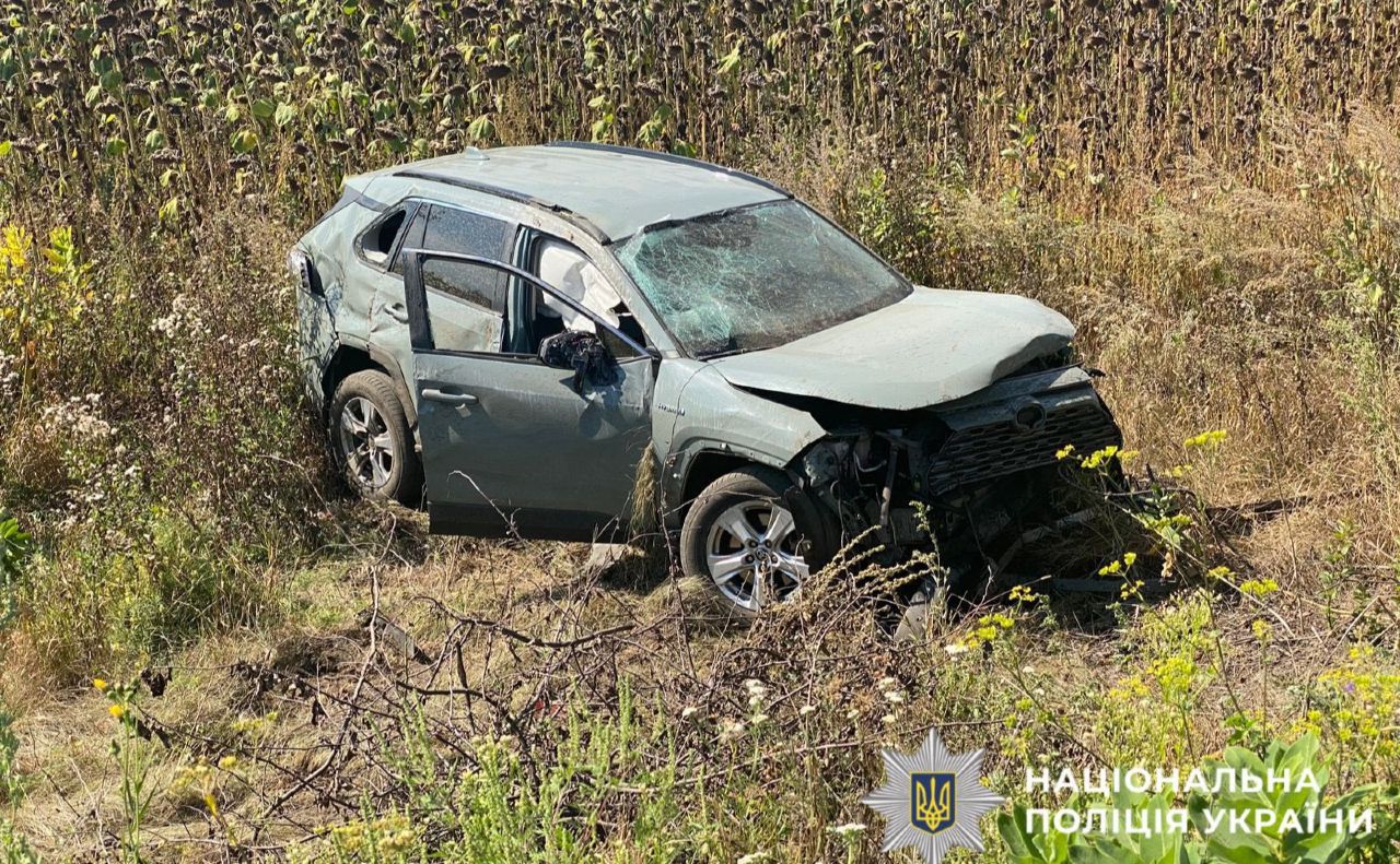 Автомобіль потрапив в аварію на Обухівщині. Фото: Нацполіція