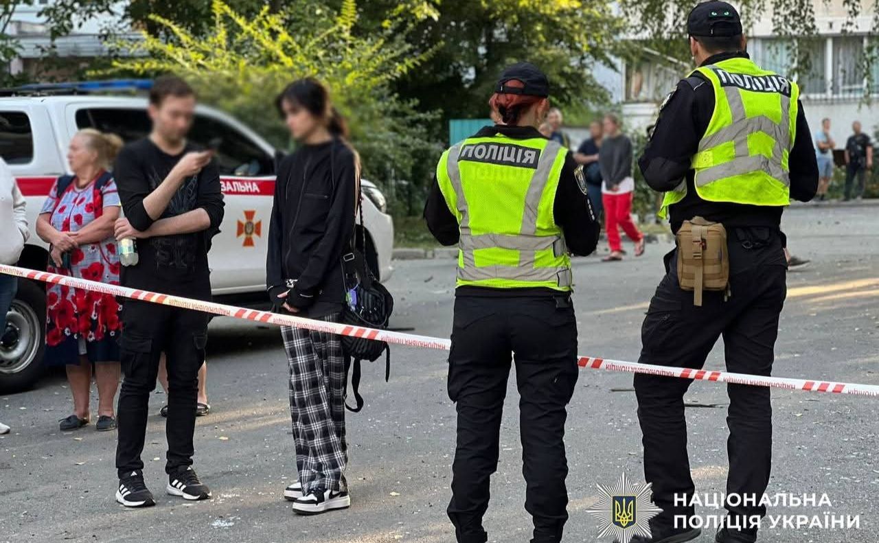 У Києві пошкоджені вулиці, освітлення, інфраструктура. Фото: Нацполіція