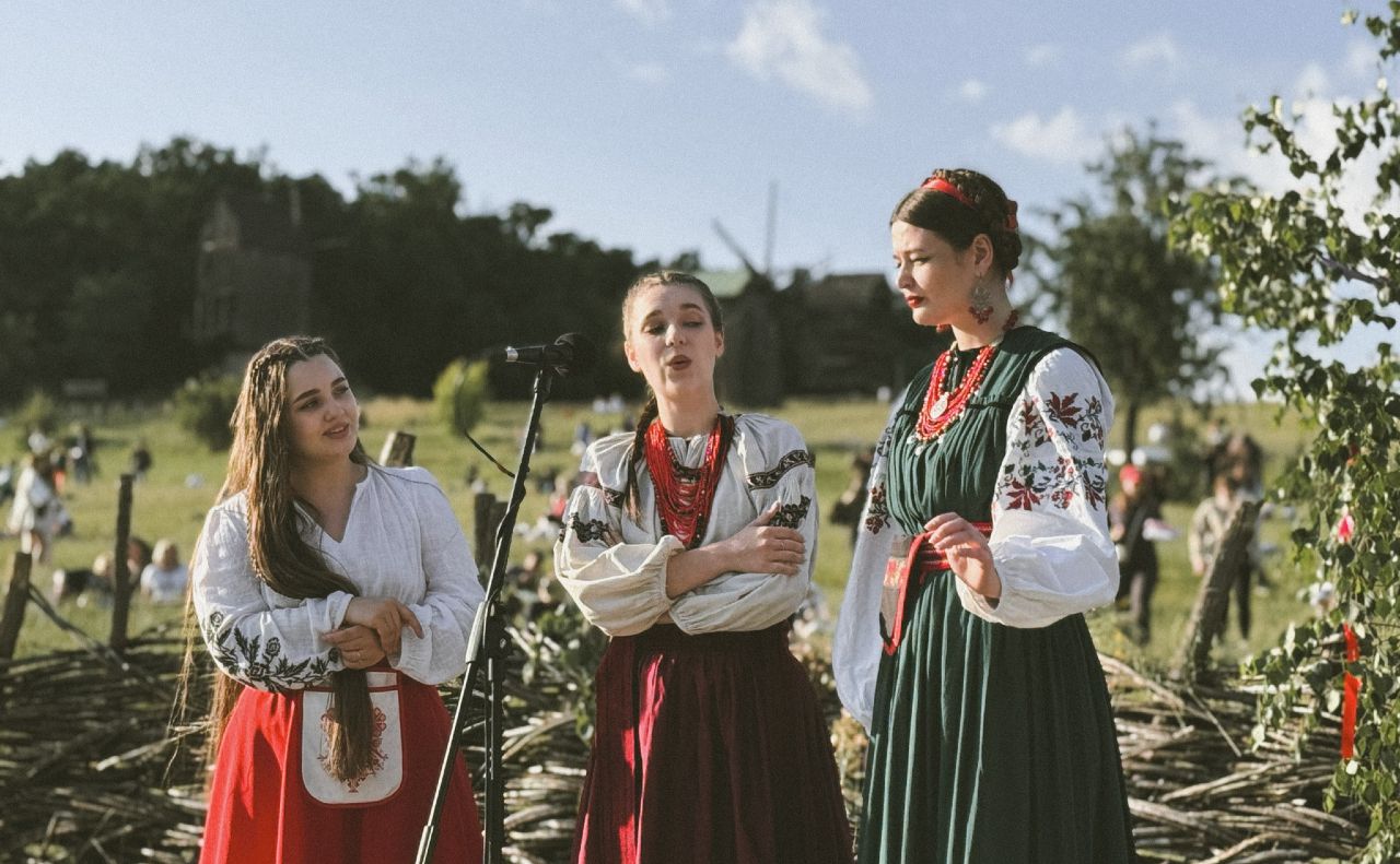 Гостям підготували концертну програму. Фото: Національний музей народної архітектури та побуту України