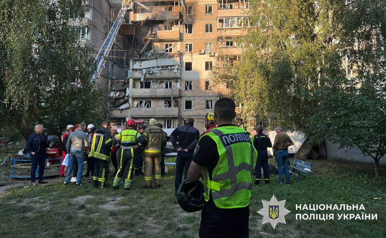 Постраждалий будинок. Фото: поліція Києва