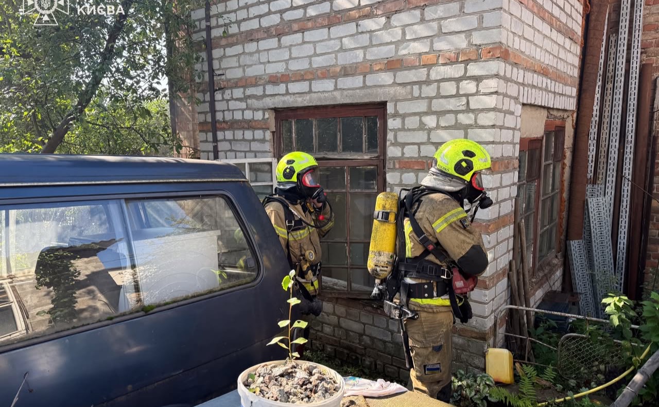 Загоряння виникло у приміщенні кухні приватного житлового будинку. Фото: ДСНС