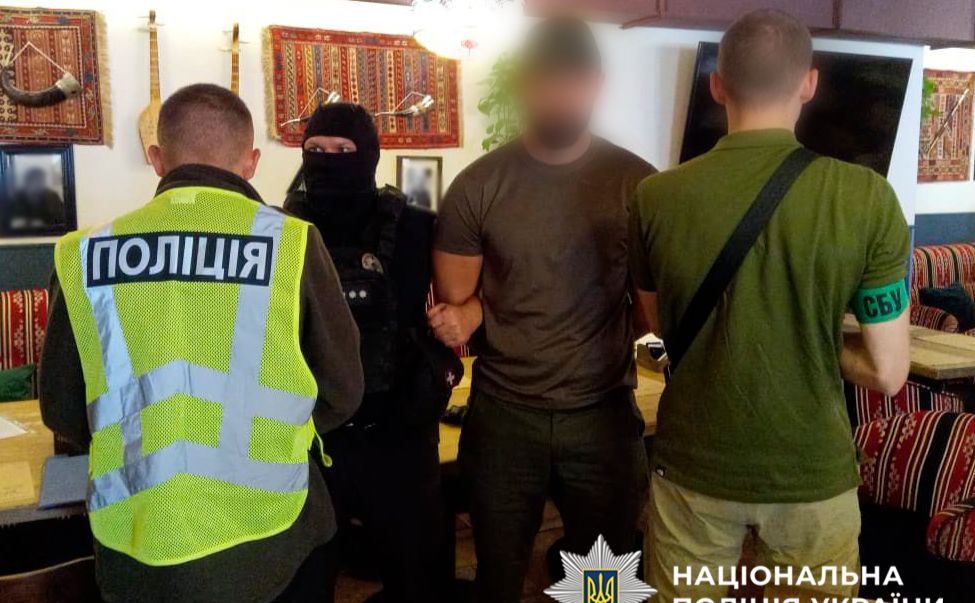 Затримання відбулося під час передачі коштів. Фото: поліція Києва