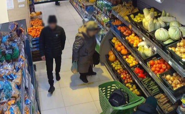 Нападник прослікував за бабусею з магазину. Фото: національна поліція
