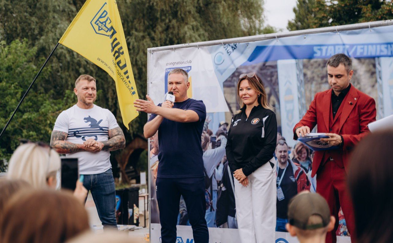 Зліва направо: Олексій Паращенко, Тарас Криворучко та Олена Овраменко