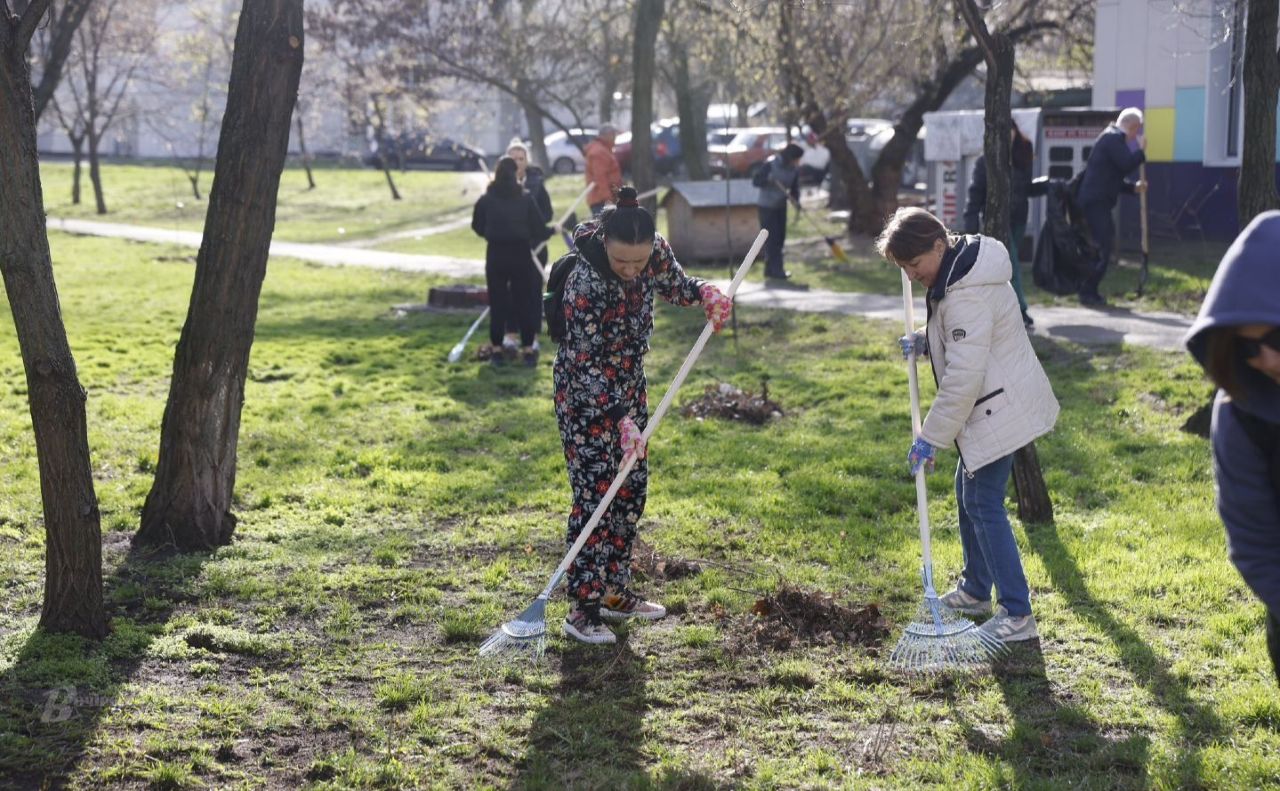 Киян запрошують долучитися до загальноміської толоки. Фото: Борис Корпусенко
