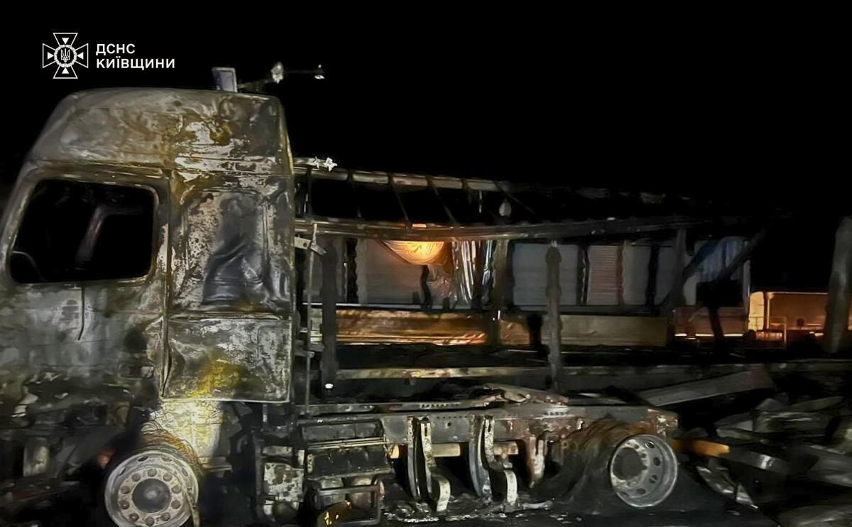 Один із пошкоджених автомобілів. Фото: ДСНС