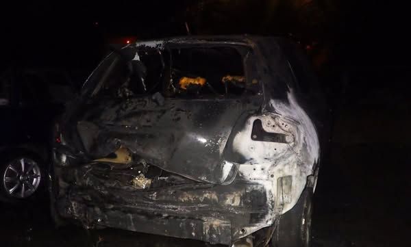 Вогонь встиг майже вщент знищити машину. Фото: Нацполіція