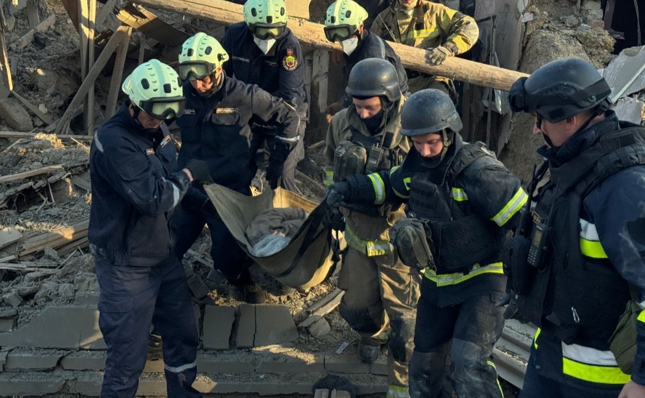 На місці працюють всі екстрені служби міста. Фото: ДСНС