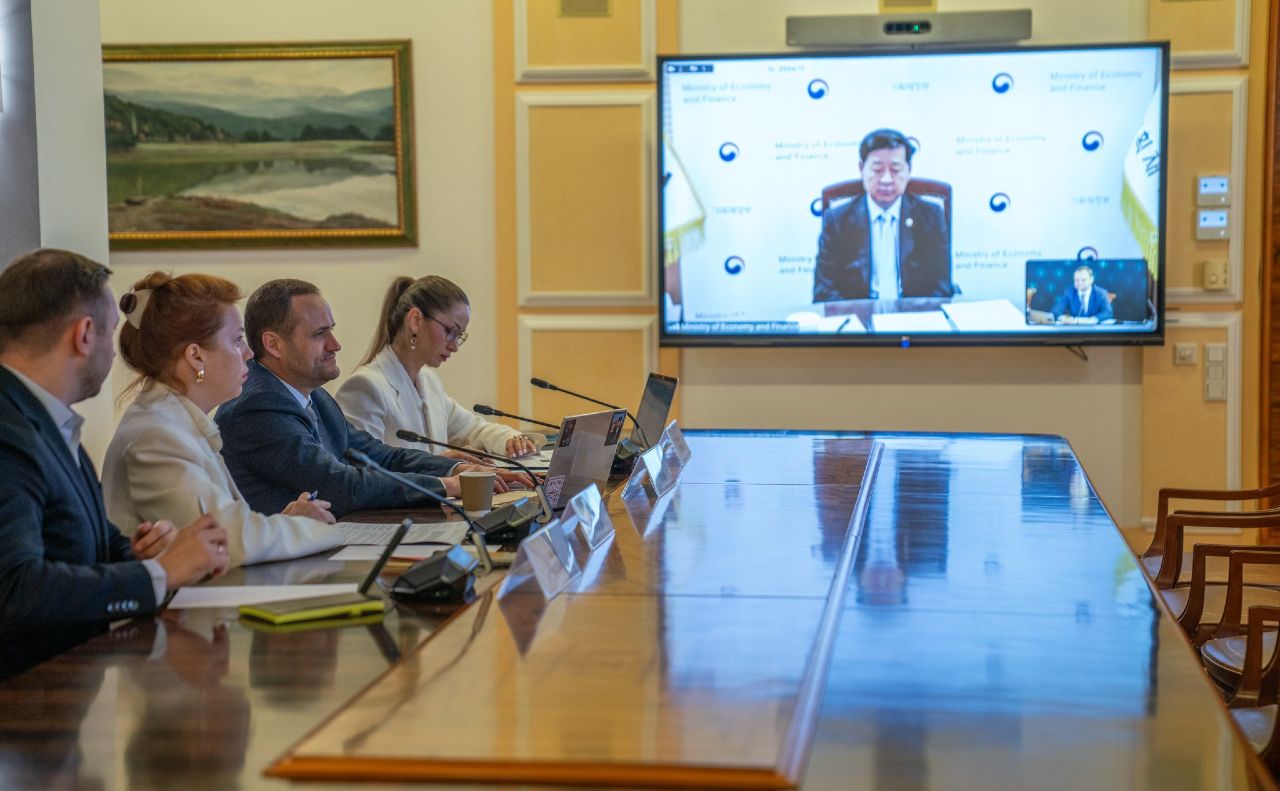 Українські урядовці поспілкувалися онлайн зі своїми колегами з Республіки Корея. Фото: фейсбук Укрзалізниці