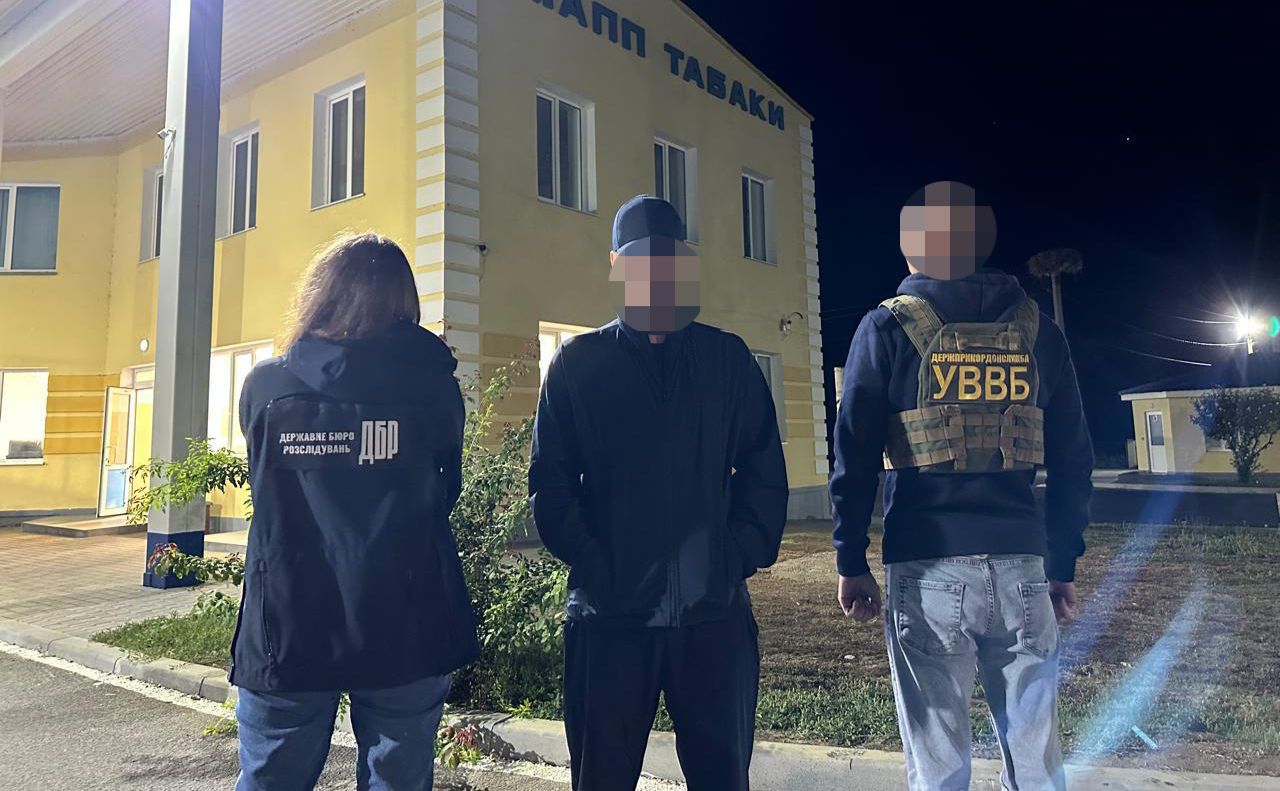 Фіктивне подружжя затримали на КПП «Табаки» під час спроби виїхати у Молдову. Фото: ДБР