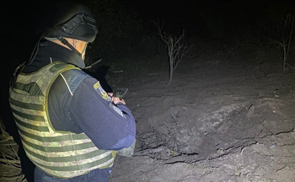 Поліція фіксує наслідки атаки ворога. Фото: Нацполіція