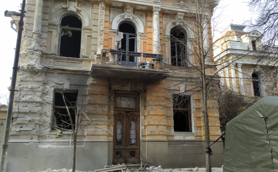 Пошкоджений після вибуху «шахеда» особняк Лібермана, де розташована Спілка письменників України. Фото: МКСК