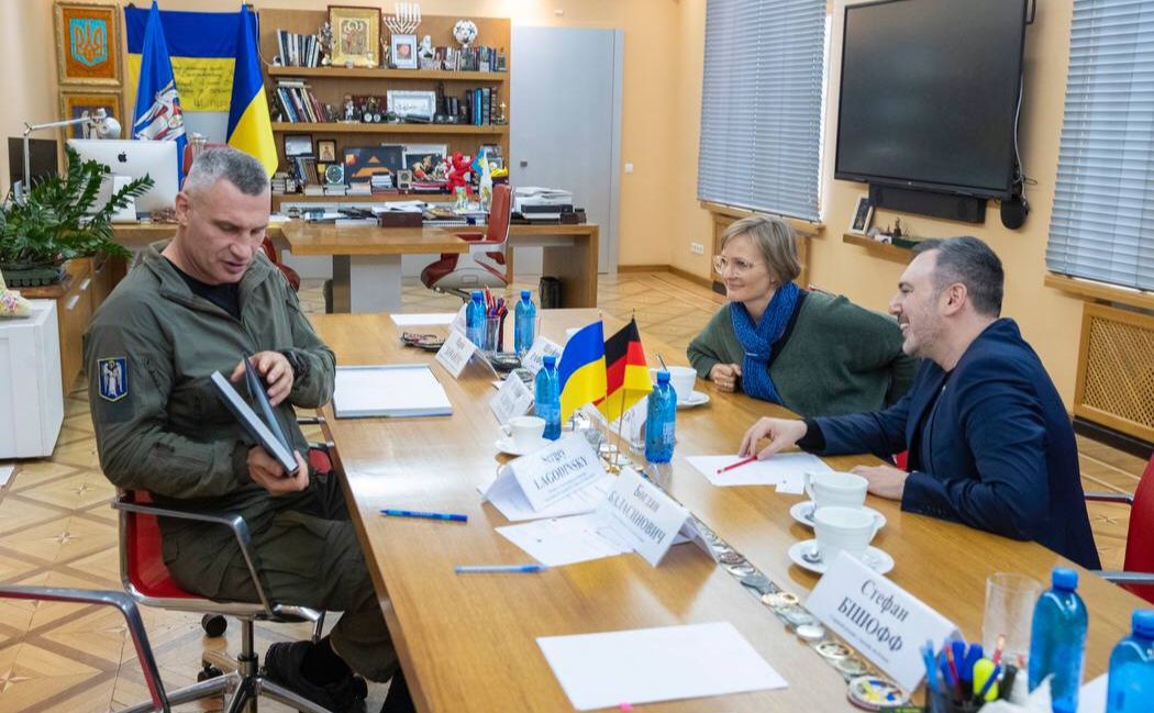 Під час зустрічі у мерії. Фото: пресслужба мера