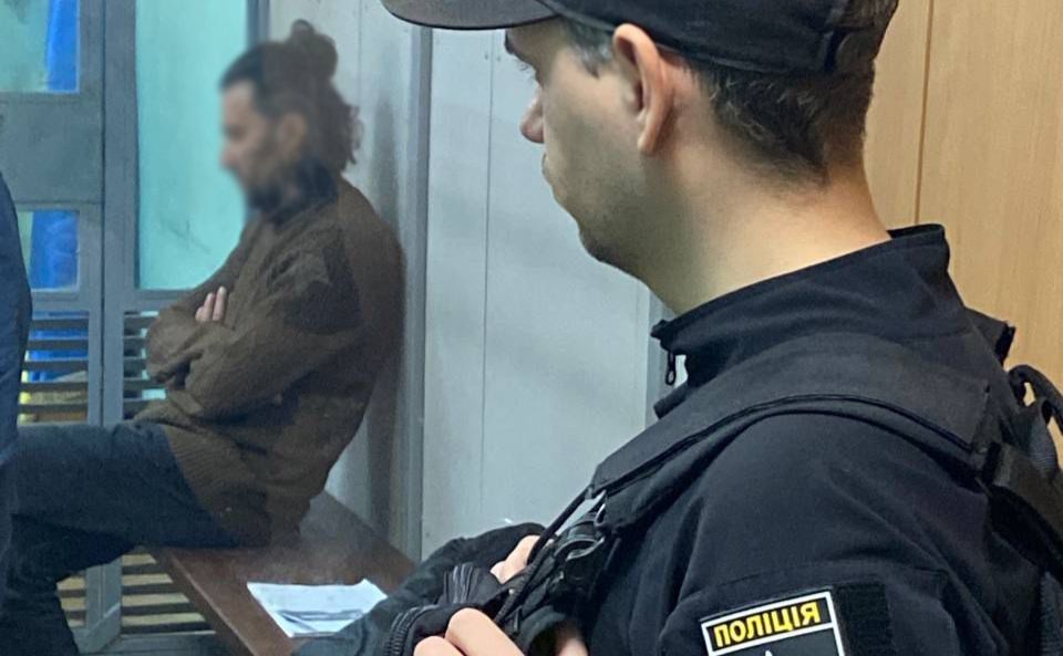 Підозрюваний у залі суду. Фото: поліція Києва