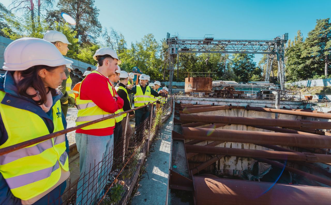 Навчальна екскурсія на будмайданчик метро на Виноградарі. Фото: КНУБА