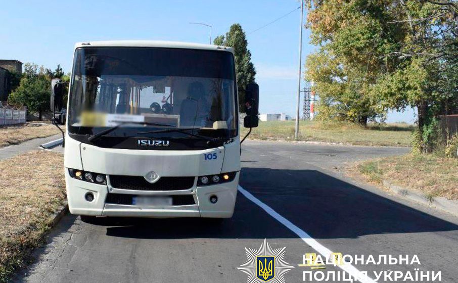 Маршрутка, яку намагались підірвати. Фото: Нацполіція