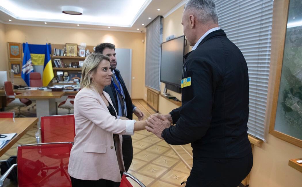 Під час зустрічі обговорили життя Києва в умовах воєнного стану та збереження реформи децентралізації. Фото: КМДА