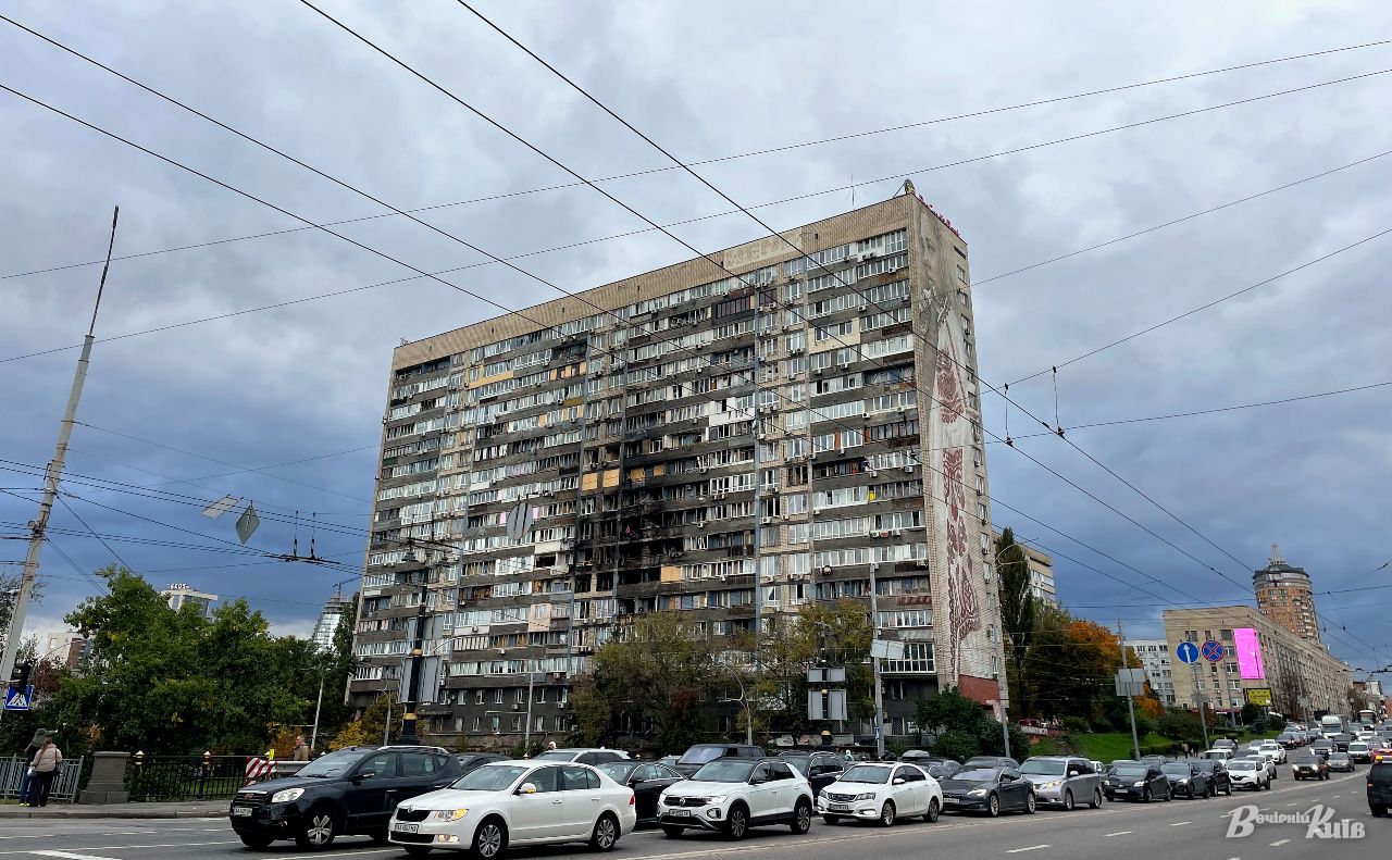 Будинок у Печерському районі, пошкоджений під час нічної атаки. Фото: Ірина Мещерякова