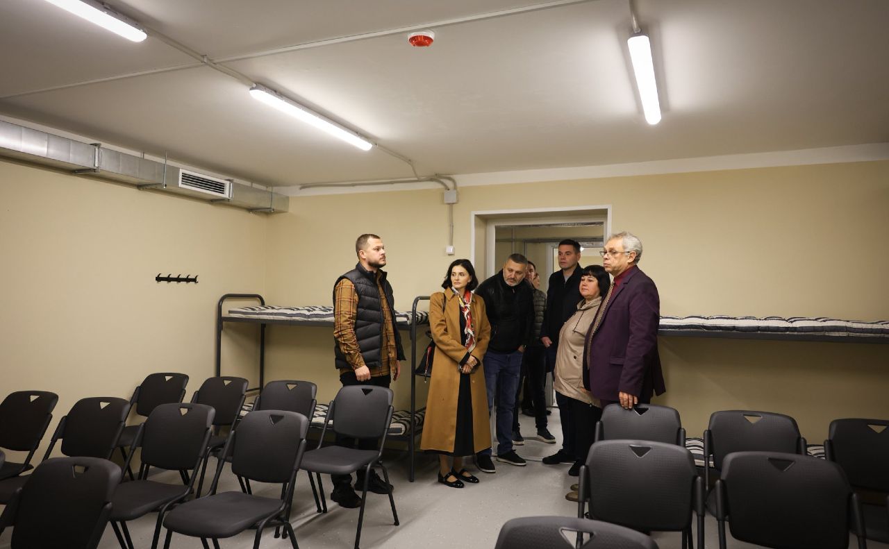 Микола Калашник оглянув новозбудоване укриття на території одного з навчальних закладів Вишгорода