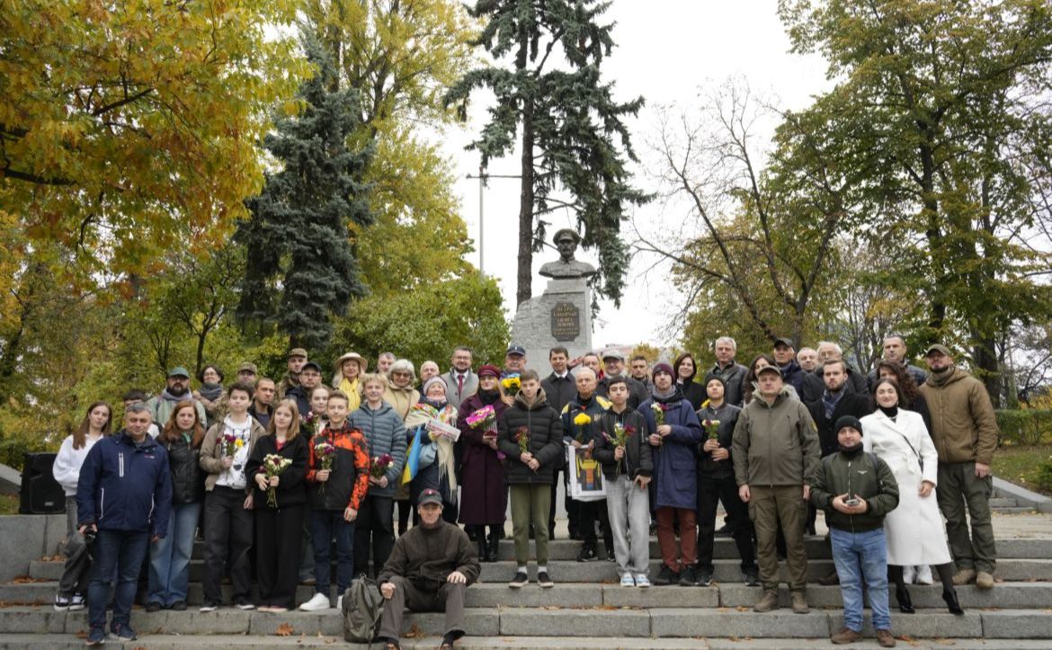 Учасники заходу до 142-річниці з дня народження Петра Болбочана. Фото: УІНП
