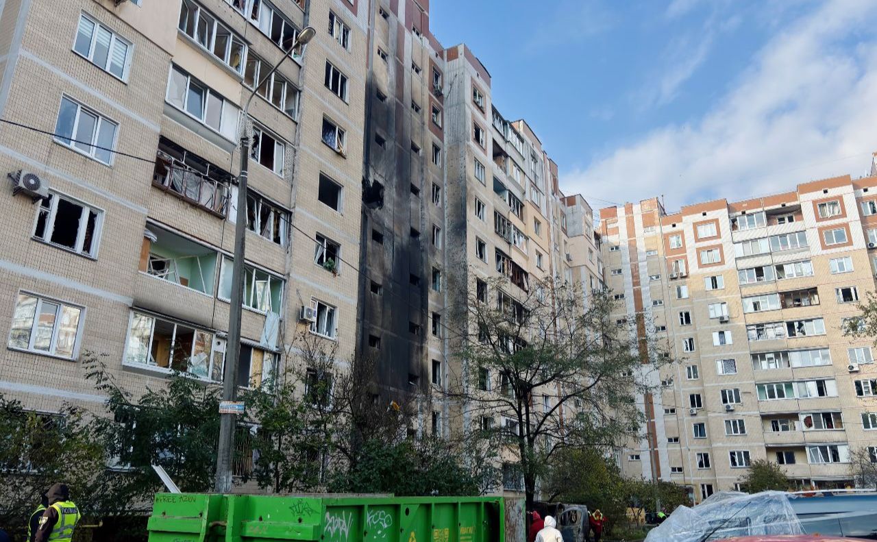 Постраждалий будинок на Троєщині. Фото: Анна Білоус