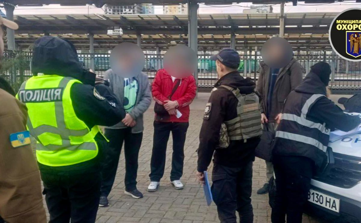 Під час патрулювання виявили двох людей з метадоном. Фото: «Муніципальна охорона»