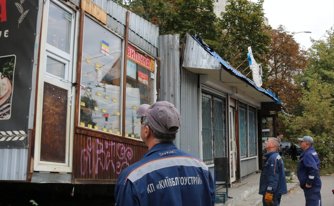 Демонтажні роботи на Подолі. Фото: КП «Київблагоустрій».