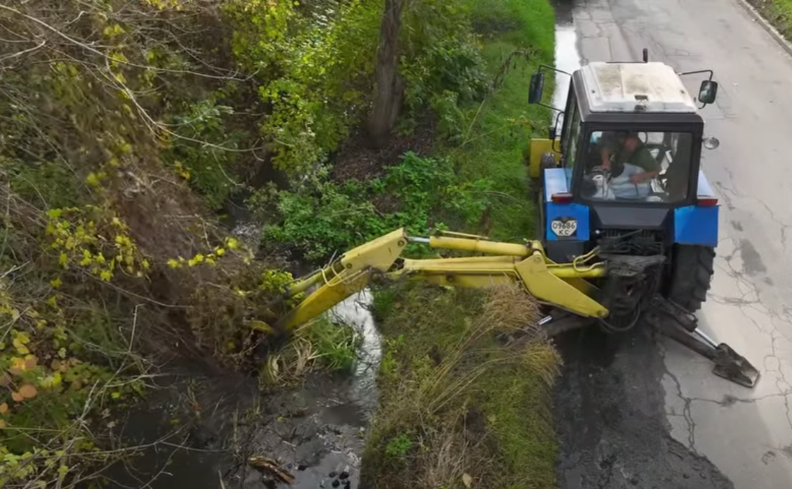 Очищення від надмірних заростей і захаращень. Фото: скрін з відео