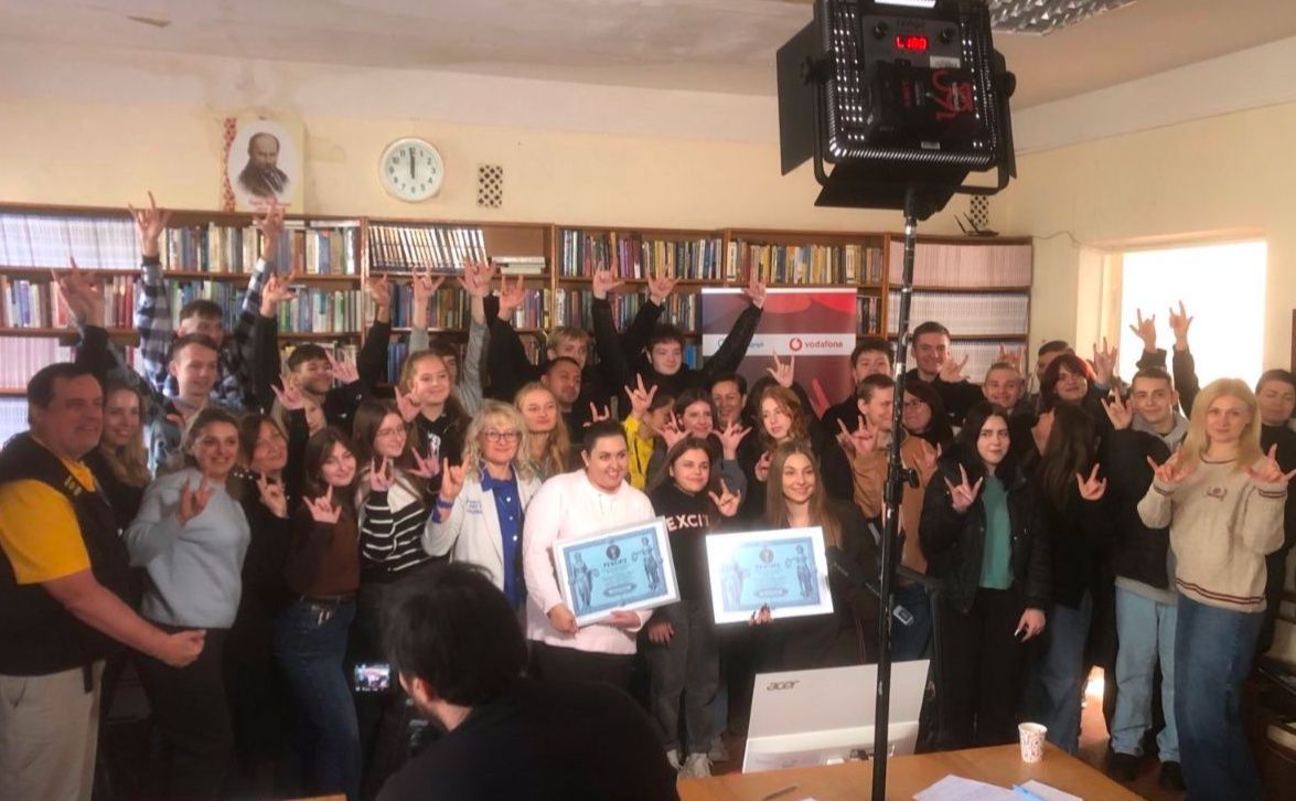 Учасники написання рекордного диктанту. Фото зі сторінки Лани Вєтрової