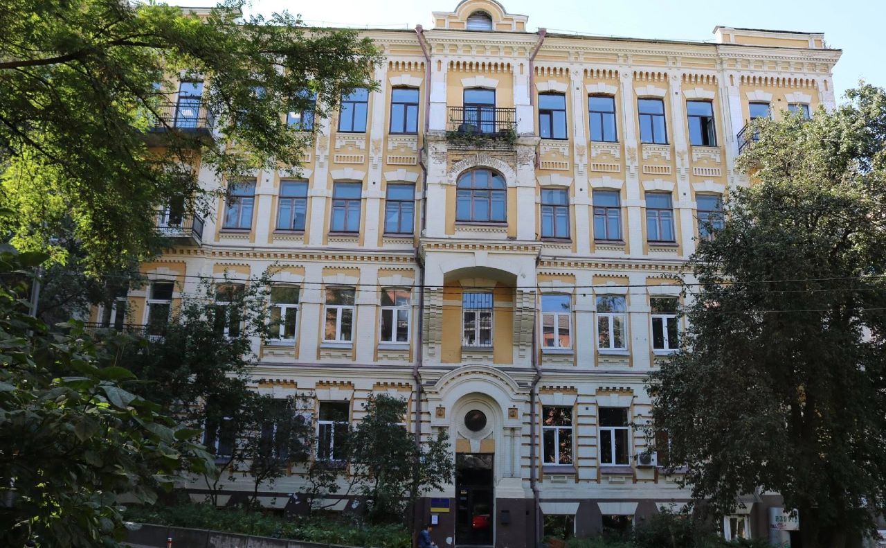 Будівля на вул. Богдана Хмельницького, 51-А. Фото: Департамент територіального контролю міста Києва (ФБ)