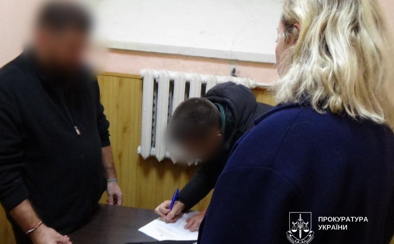 Підозрюваний у сексуальному насиллі у поліції. Фото: Київська міська прокуратура
