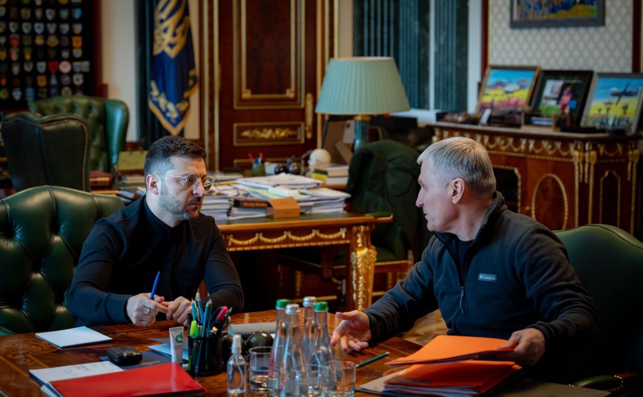 Президент заслухав доповідь голови Служби зовнішньої розвідки Олега Іващенка. Фото: Офіс Презхидента
