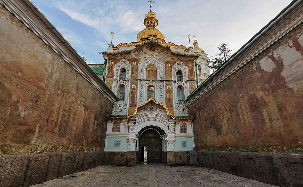 Троїцька надбрамна церква у Києво-Печерській лаврі. Фото: Вікіпедія