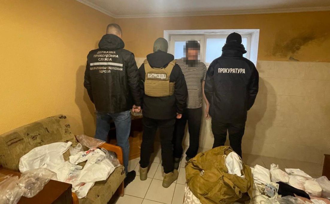 Чоловік переховувався в одному з готелів. Фото: ДПСУ