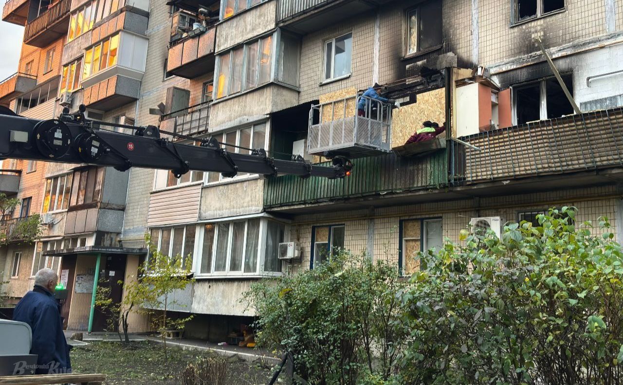 Дев’ятиповерхівка на Лісовому масиві після атаки 26 жовтня. Фото: Анна Білоус