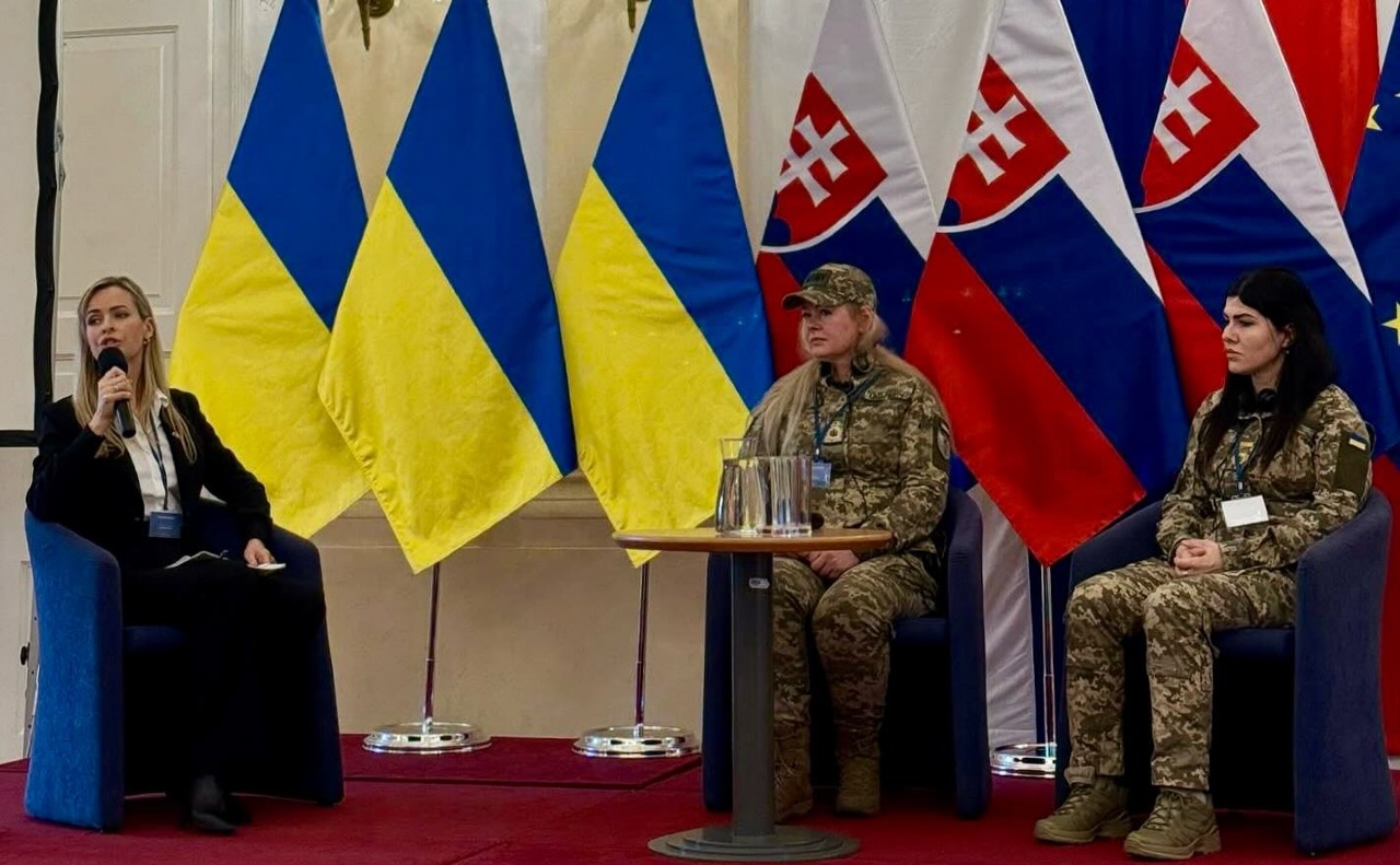 «Бучанські відьми» на конференції. Фото: Бучанська міська рада