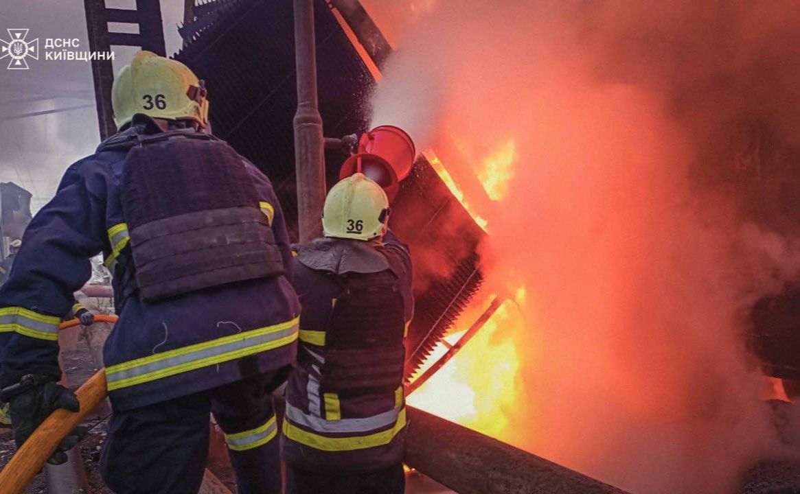 Наслідки обстрілу. Фото: ДСНС