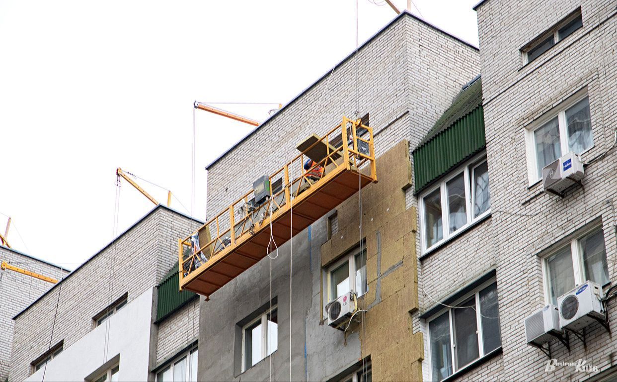 Місто допомагає киянам ремонтувати та утеплювати будинки. Ілюстративне фото: Борис Корпусенко