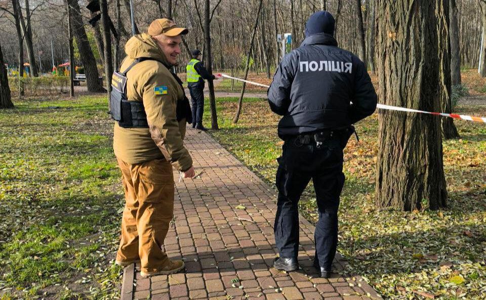 Місце з уламками знайшли й огородили для очищення. Фото: «Муніципальна охорона»